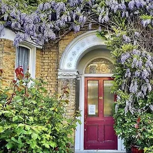 3* Pensjonat St. James's